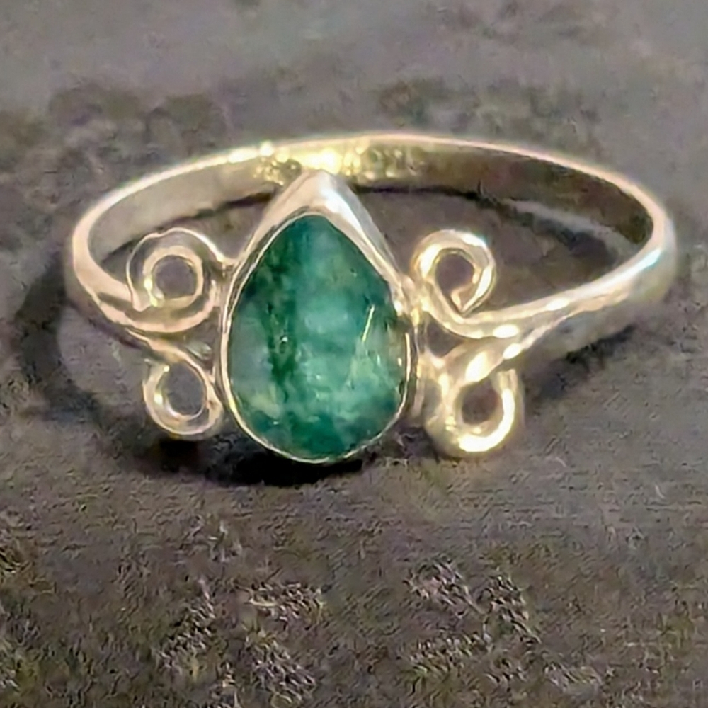 🆕 Artisan Solid 925 Sterling Silver Ring Genuine Natural Emerald Ring Size 8.5